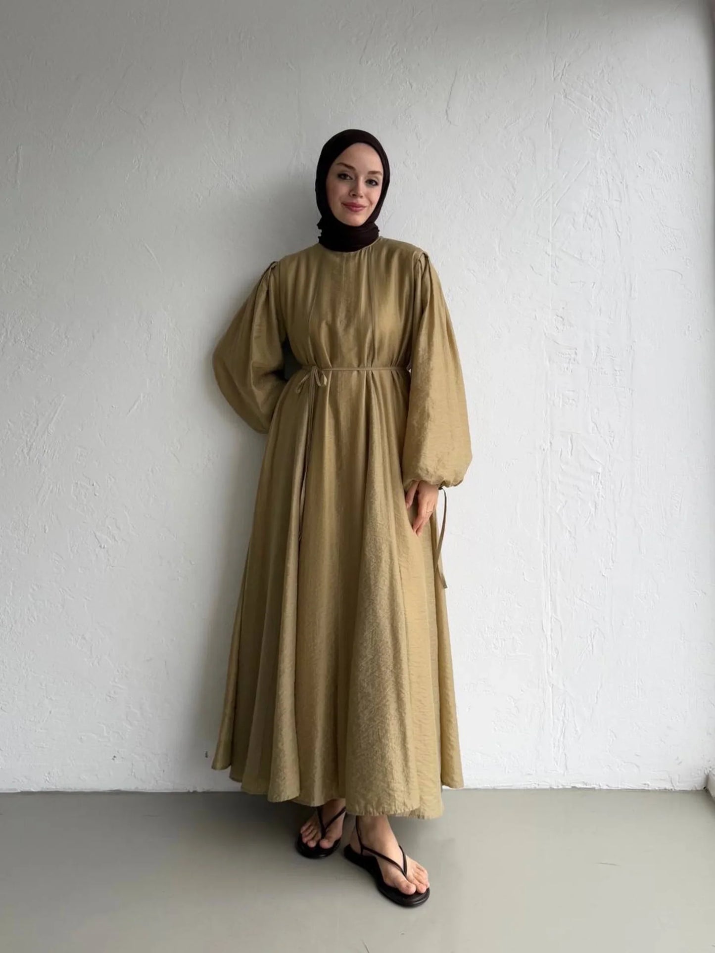 Robe fluide et ample au style moderne