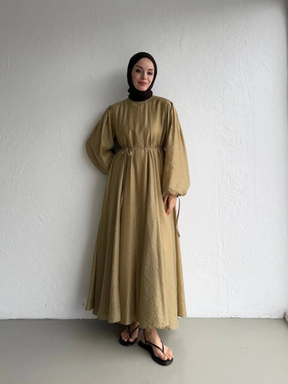 Robe fluide et ample au style moderne