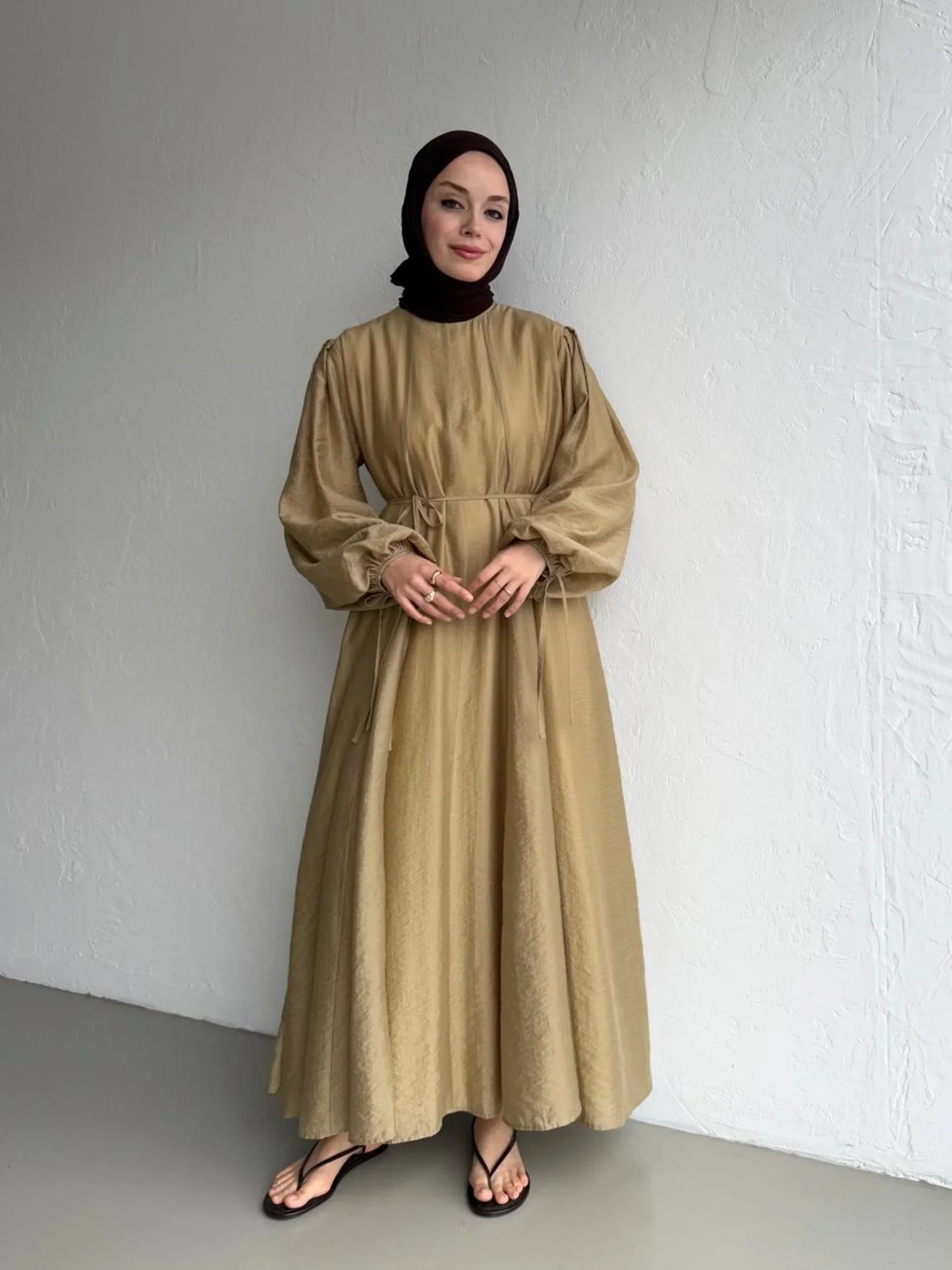 Robe fluide et ample au style moderne