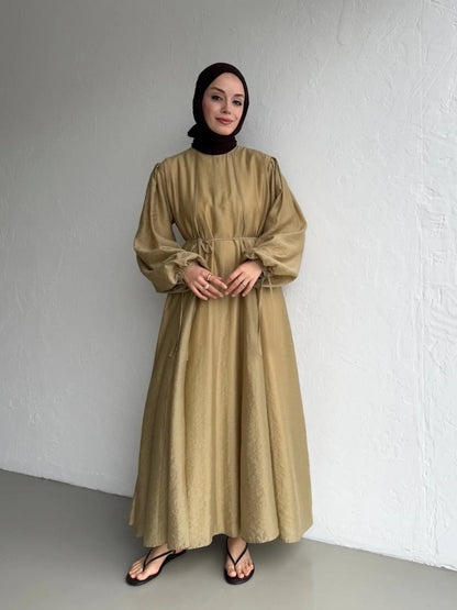 Robe fluide et ample au style moderne