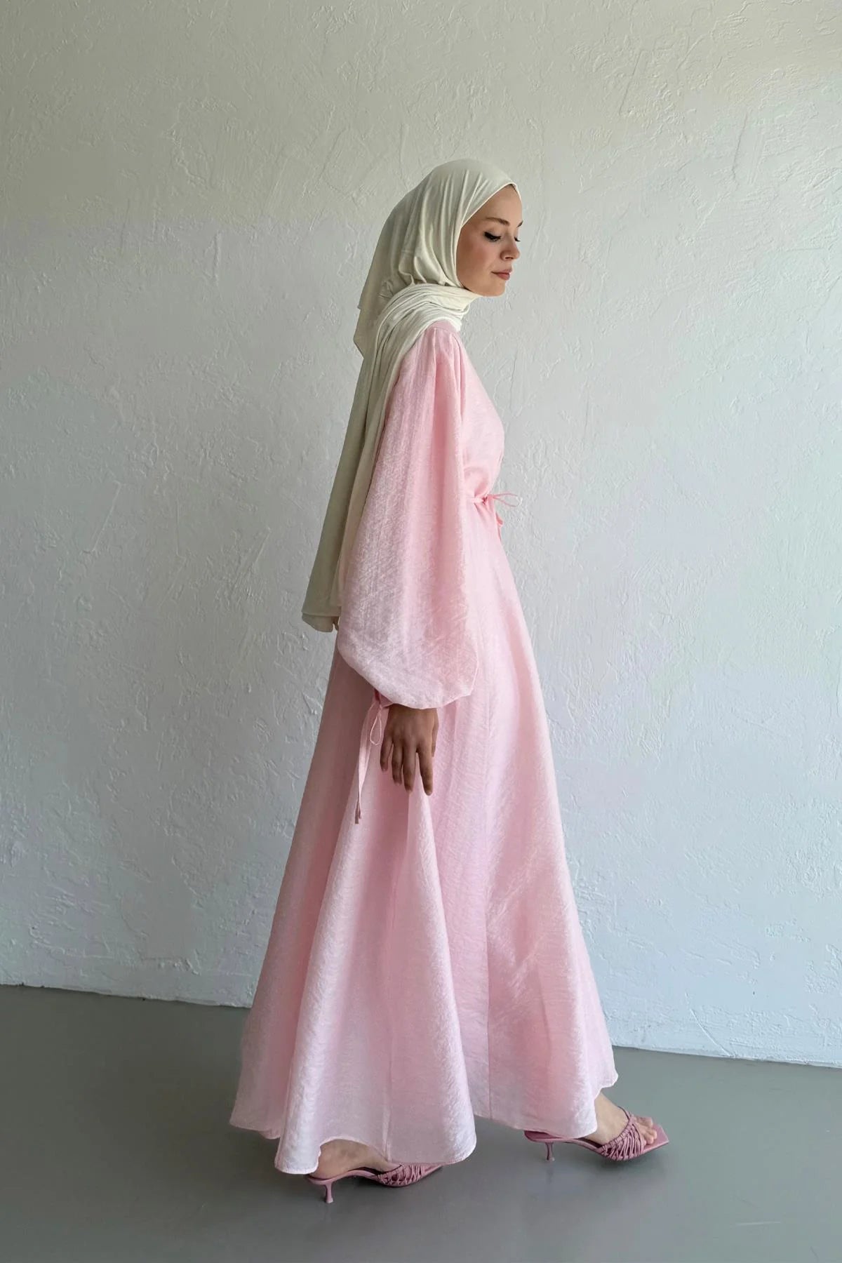 Robe fluide et ample au style moderne