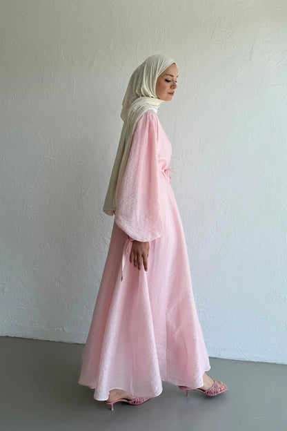 Robe fluide et ample au style moderne