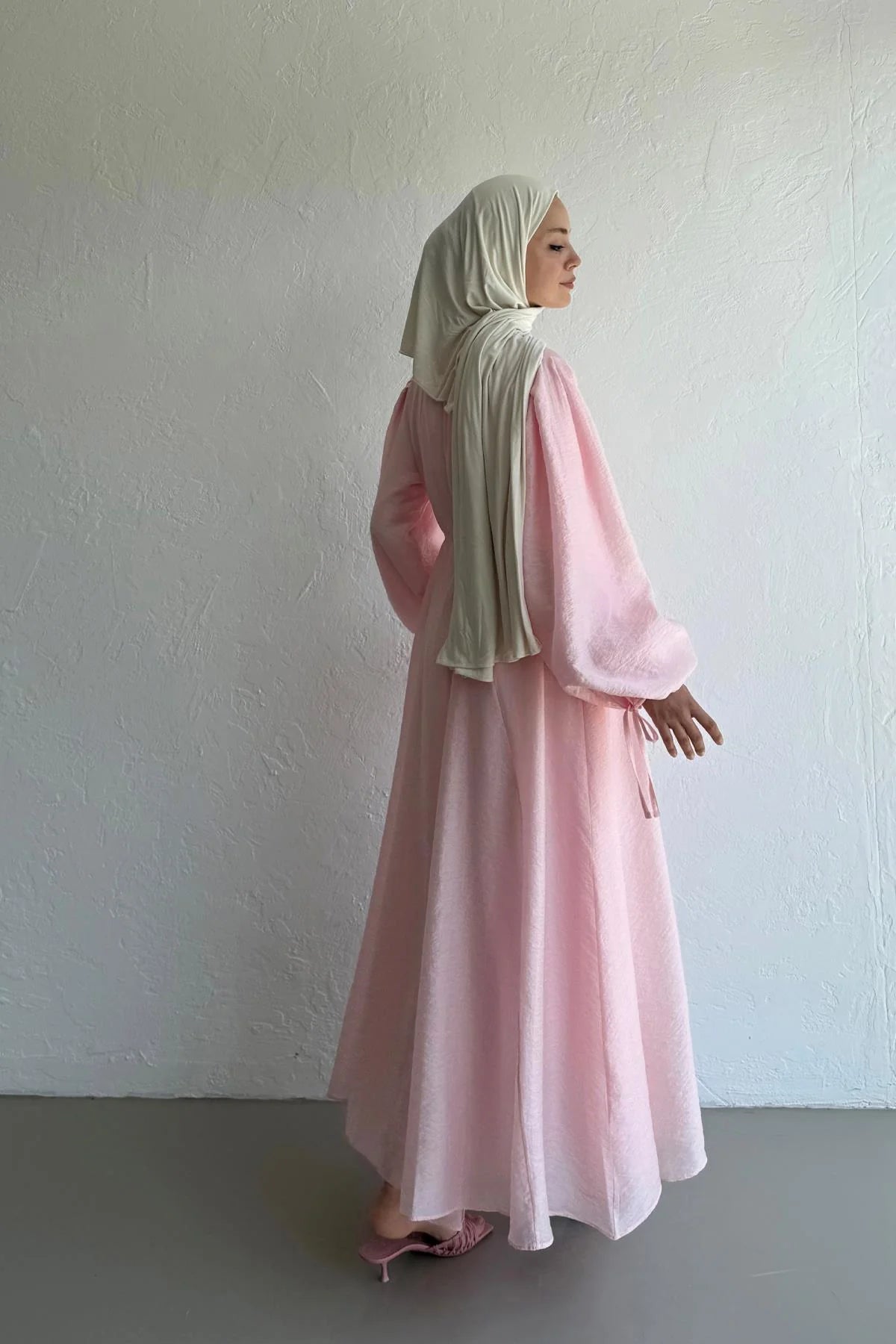 Robe fluide et ample au style moderne