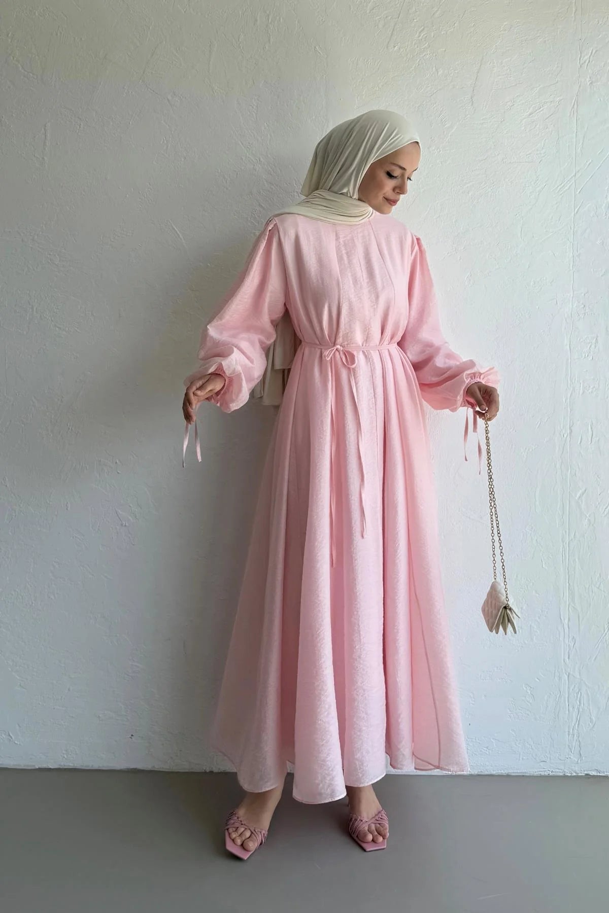 Robe fluide et ample au style moderne