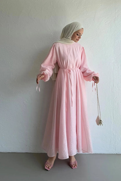 Robe fluide et ample au style moderne