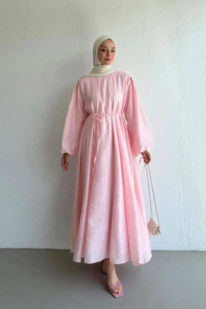 Robe fluide et ample au style moderne